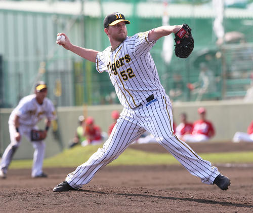 4回表に登板のピアース・ジョンソン（撮影・上山淳一）