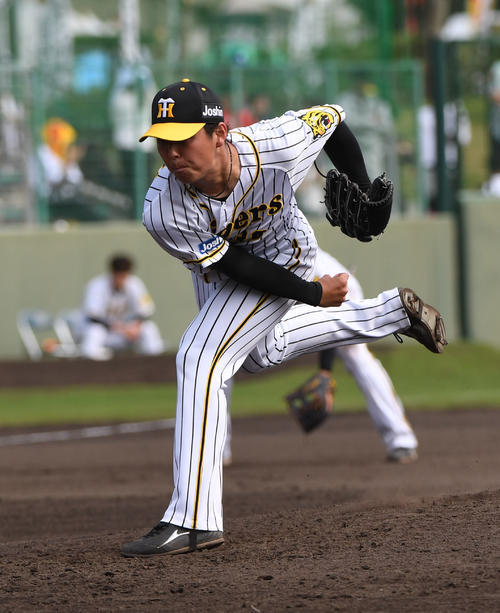 8回から登板した浜地真澄（撮影・奥田泰也）