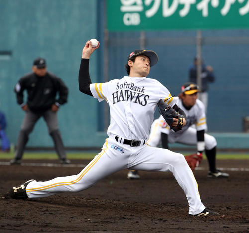 2番手で登板した高橋純平(撮影・栗木一考)