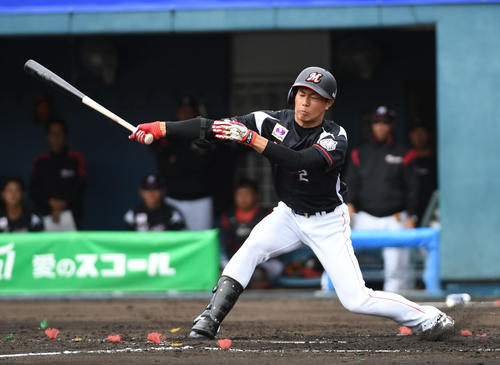 ソフトバンク対ロッテ 3回表ロッテ2死、藤原は空振りの三振に倒れる(撮影・今浪浩三)