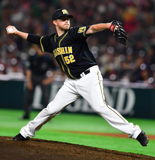 ソフトバンク対阪神　6回に登板するピアース・ジョンソン（撮影・清水貴仁）