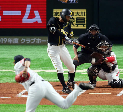 ソフトバンク対阪神　1回表阪神無死、鳥谷敬は投ゴロに倒れる。投手千賀滉大（撮影・栗木一考）