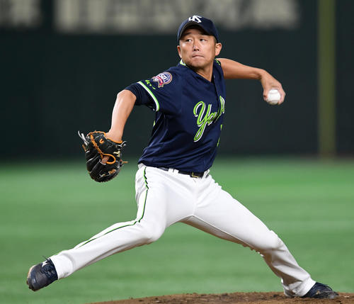 巨人対ヤクルト　力投するヤクルト石川（撮影・横山健太）