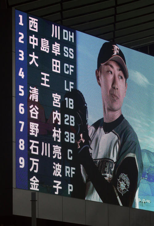 日本ハム対DeNA　7番サードで先発する日本ハム野村と9番レフトで先発する万波（撮影・佐藤翔太）