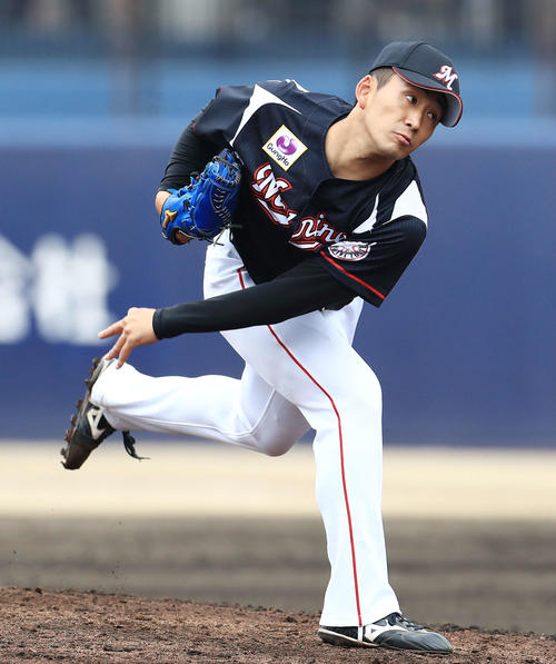 日本ハム対ロッテ　ロッテ2番手の小島（撮影・江口和貴）