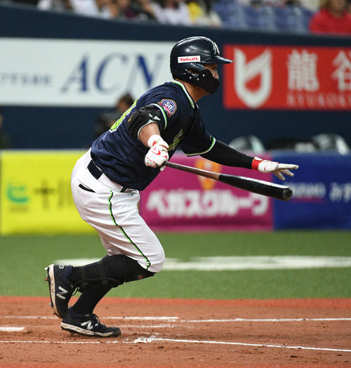 3回表ヤクルト1死三塁、青木は適時打を放つ（撮影・渦原淳）