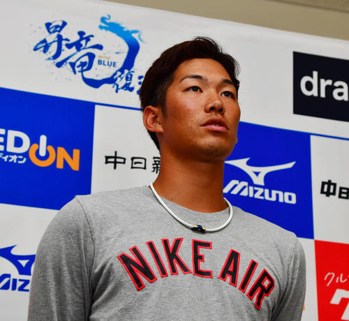 侍ジャパンに選出され会見を行う京田（撮影・清水貴仁）