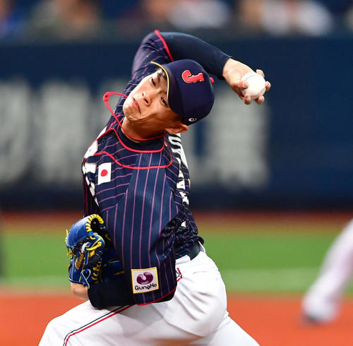 3回から登板する山岡泰輔(撮影・清水貴仁)