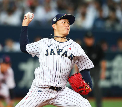 日本対メキシコ　3回から2番手で登板し力投する山本（撮影・足立雅史）