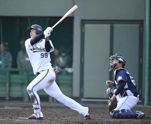 9回裏オリックス無死一塁、杉本裕太郎は2点本塁打を放つ（撮影・渦原淳）