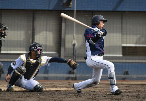 オリックス対西武　5回表西武委1死一塁、源田壮亮（西武）は適時二塁打を放つ（撮影・渦原淳）