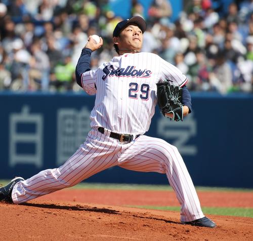 ヤクルト対広島　先発で登板し力投するヤクルト小川（撮影・中島郁夫）