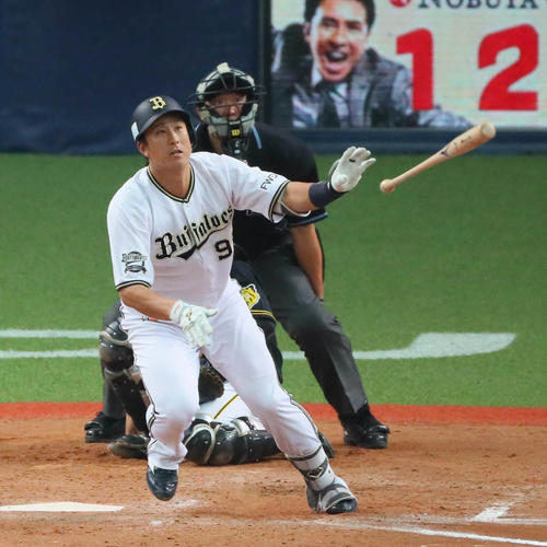 9回裏オリックス2死、杉本は左越えサヨナラ本塁打を放つ（撮影・宮崎幸一）