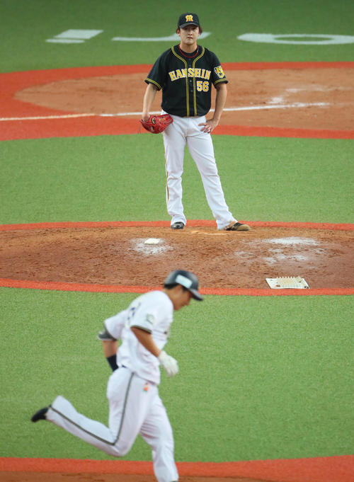 9回裏オリックス2死、飯田優也は杉本裕太郎に左越えサヨナラ本塁打を浴びる（撮影・宮崎幸一）