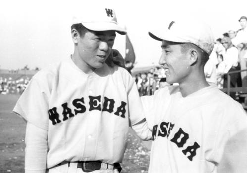 早大時代の近藤昭仁二塁手（右、1958年9月20日）
