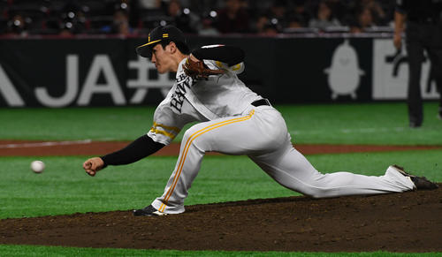 ソフトバンク対西武　プロ初勝利を飾った高橋礼（撮影・今浪浩三）