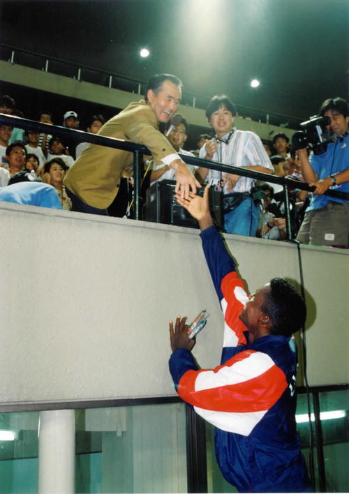 91年、世界陸上で　長嶋茂雄は「ヘイ！カール」と呼び止めてカール・ルイスと握手