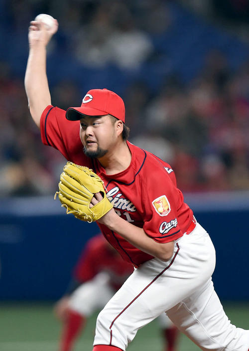 9回裏中日無死、リリーフ登板する中崎（撮影・森本幸一）