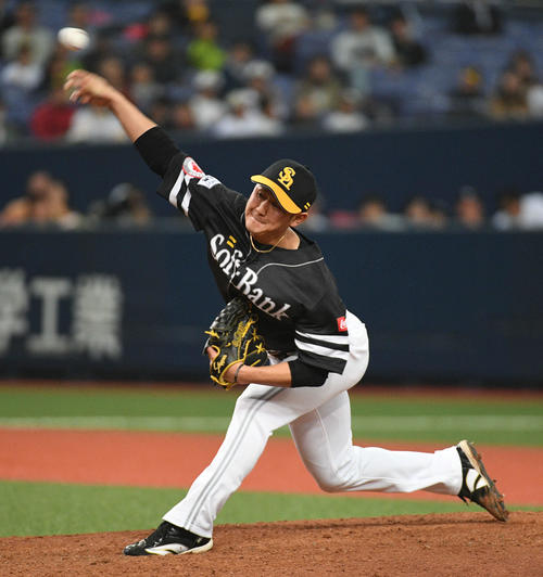 オリックス対ソフトバンク　10回裏オリックス無死から登板した奥村（撮影・渦原淳）