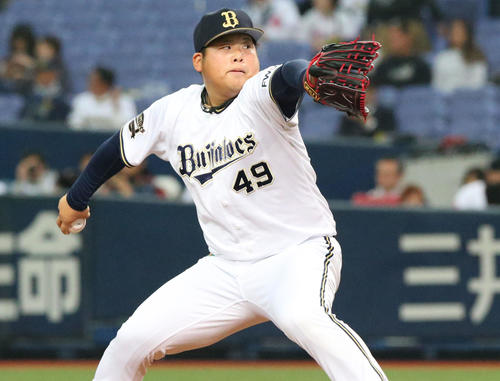 オリックス対ソフトバンク　11回表、オリックスは増井に代わって沢田が登板する（撮影・上山淳一）