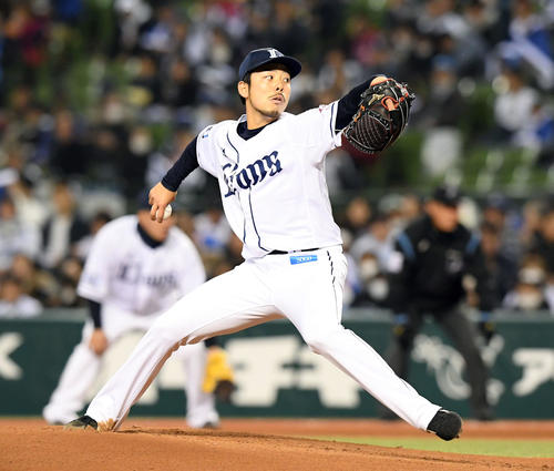 西武対ロッテ　西武の先発本田（撮影・たえ見朱実）
