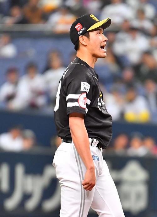 オリックス対ソフトバンク　7回裏オリックス2死、T－岡田から三振を奪い雄たけびをあげる武田（撮影・上田博志）