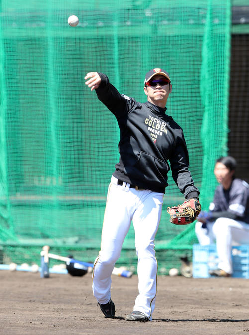 巨人対BC栃木　巨人対BC栃木　試合前、キャッチボールするBC栃木西岡（撮影・垰建太）