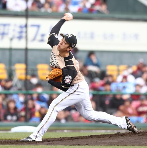 楽天対日本ハム　日本ハム先発の斎藤（撮影・黒川智章）