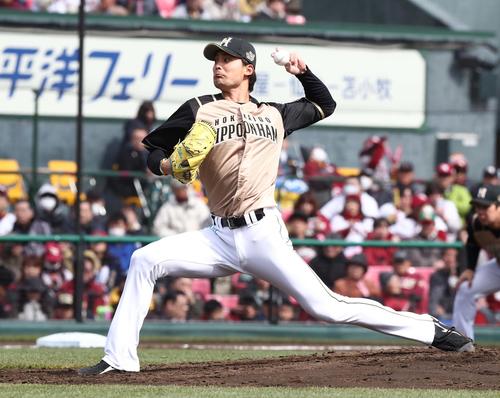楽天対日本ハム　2回途中登板の上原（撮影・黒川智章）