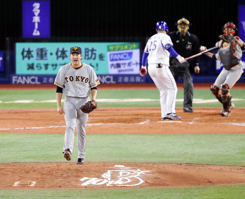 DeNA対巨人　9回裏DeNA無死、筒香を空振り三振に仕留め、雄叫びを上げる菅野（撮影・浅見桂子）