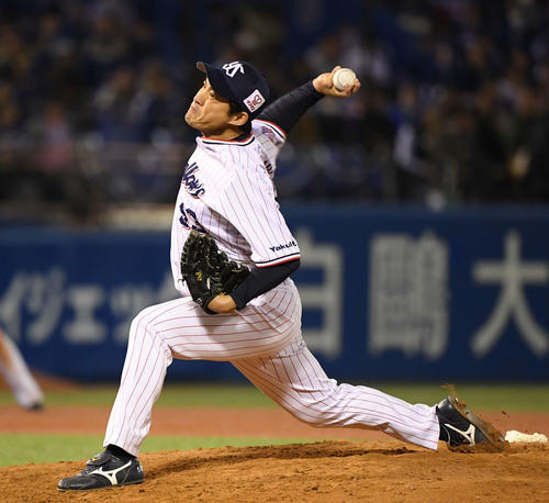 ヤクルト対中日　8回から4番手で登板したヤクルト五十嵐（撮影・鈴木みどり）