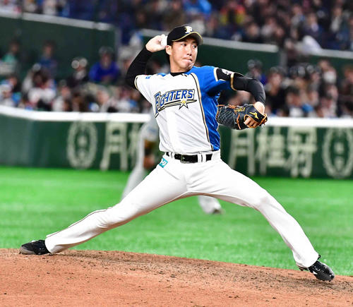 日本ハム2番手で登板した浦野（撮影・小沢裕）