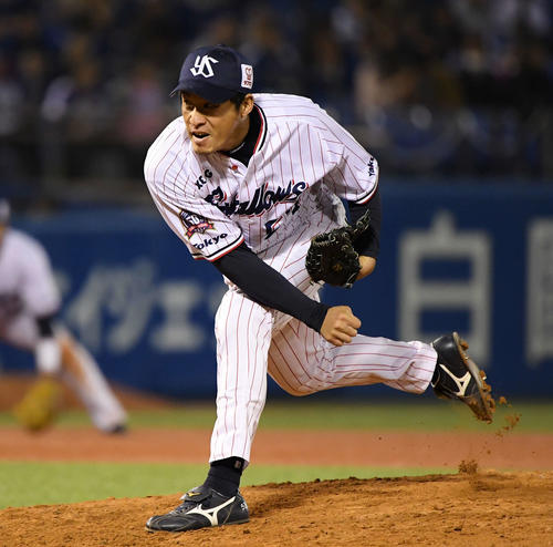 ヤクルト対中日　8回から4番手で登板したヤクルト五十嵐（撮影・鈴木みどり）