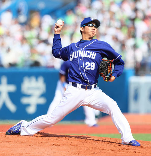 ヤクルト対中日　力投する中日先発の山井（撮影・足立雅史）