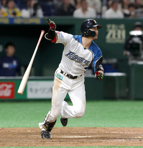 日本ハム対西武　5回裏日本ハム1死、西川は左越え本塁打を放つ（撮影・佐藤翔太）