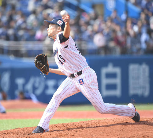 ヤクルト対中日　先発し力投するヤクルト石川（撮影・鈴木みどり）