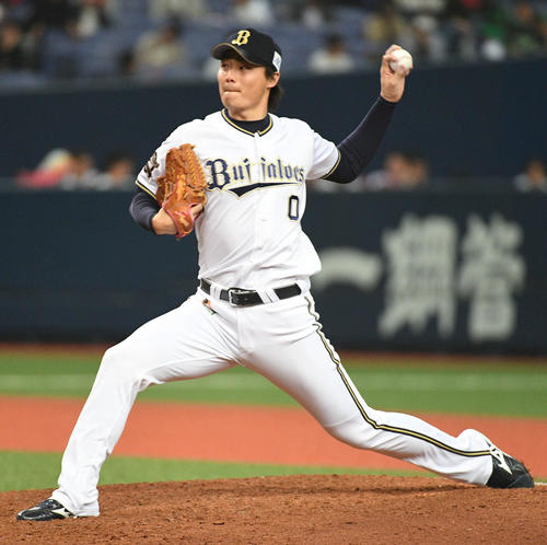 オリックス対楽天　11回表楽天無死から登板した山崎福也（撮影・渦原淳）