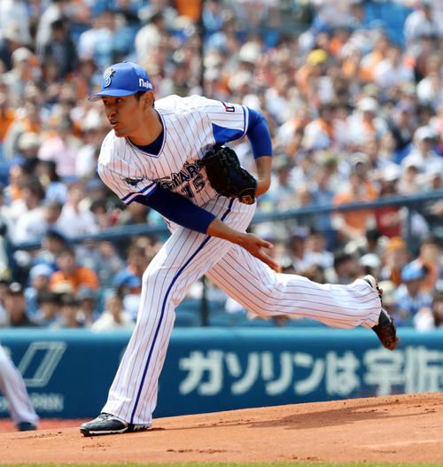 DeNA対巨人 先発し力投するDeNA井納(撮影・鈴木正人)