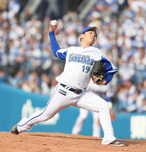 DeNA対巨人 力投するDeNA山崎(撮影・林敏行)