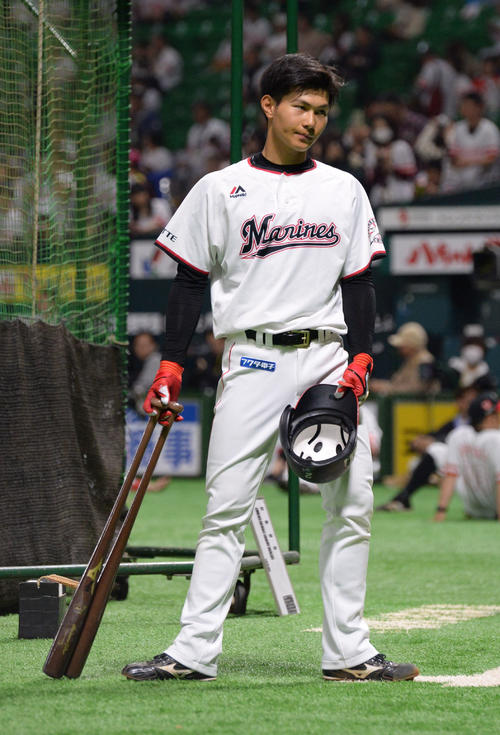 ソフトバンク対ロッテ　出場選手登録を抹消された藤原恭大（撮影・今浪浩三）