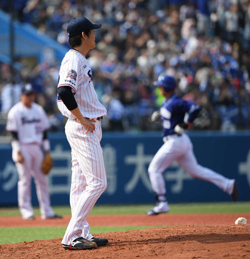 ヤクルト対中日　5回表中日無死、堂上に中越えソロ本塁打を浴びる高梨（撮影・鈴木みどり）