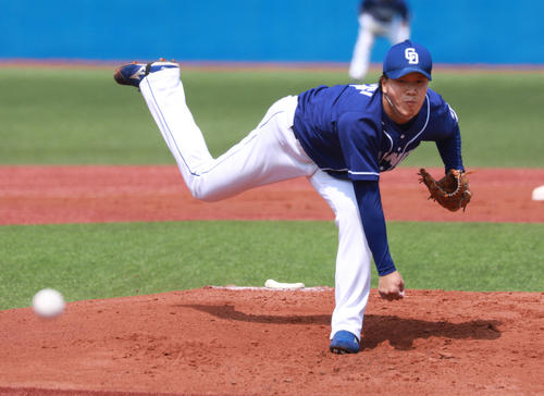 ヤクルト対中日　先発で登板し力投する中日柳（撮影・中島郁夫）