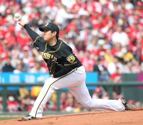広島対阪神　完封で移籍後初勝利を挙げた西（撮影・栗木一考）