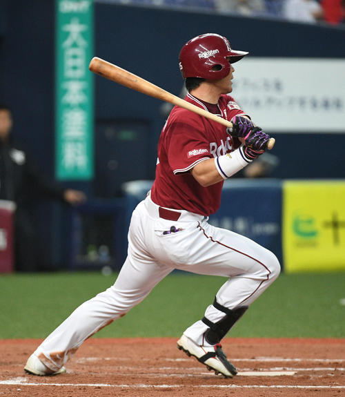オリックス対楽天　9回表楽天2死一、二塁、島内宏明は同点適時打を放つ（撮影・渦原淳）
