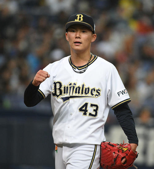 オリックス対ソフトバンク　ガッツポーズを見せる山本（2019年4月3日撮影）