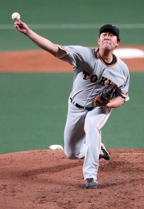 中日対巨人　力投する巨人先発の山口（撮影・垰建太）