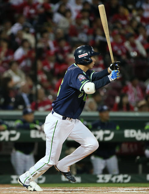 広島対ヤクルト　5回表ヤクルト2死一、三塁、太田は左前適時打を放つ（撮影・栗木一考）