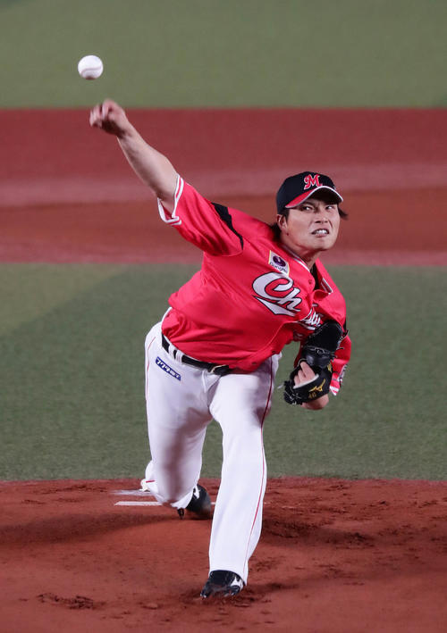 ロッテ対オリックス　力投するロッテ先発の岩下（撮影・丹羽敏通）
