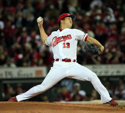 広島対ヤクルト　2番手で登板する矢崎拓也（撮影・栗木一考）