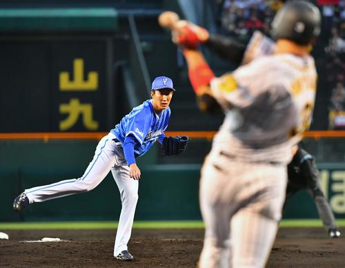 阪神対DeNA　1回裏阪神1死二、三塁、大山を三ゴロに打ちとるDeNA先発大貫（撮影・上田博志）